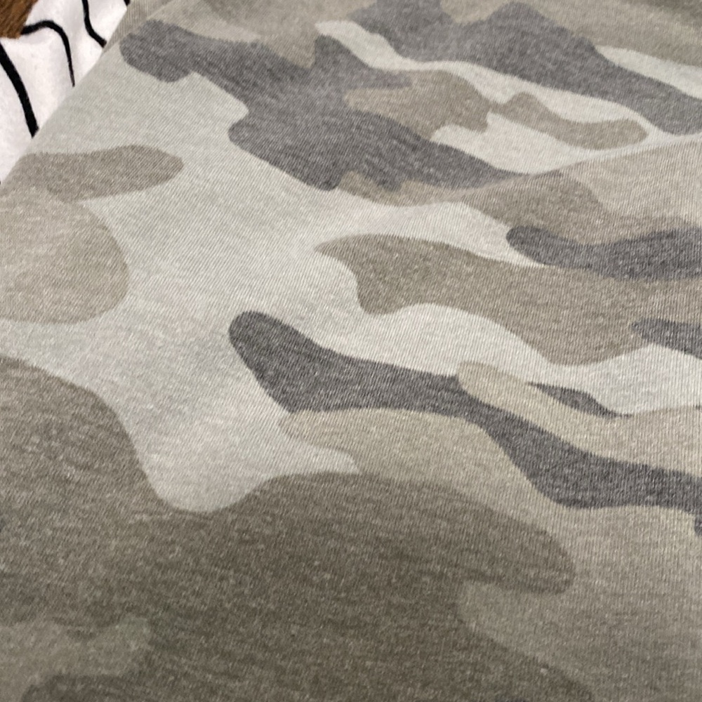Camo/stripes pull over - Picture 4 of 7